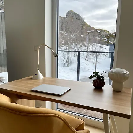 - Moderne Og Romslig Bolig Ved Havet *