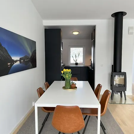 - Moderne Og Romslig Bolig Ved Havet *