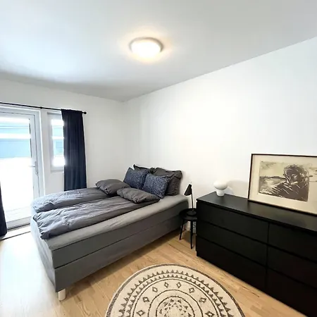 - Moderne Og Romslig Bolig Ved Havet *