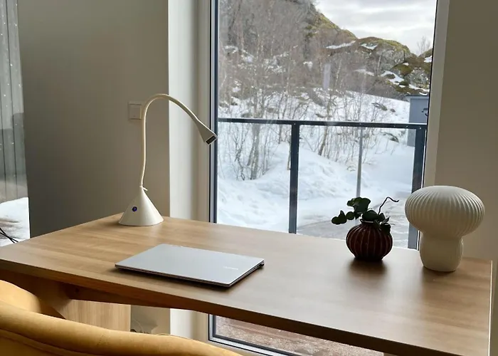 - Moderne Og Romslig Bolig Ved Havet *