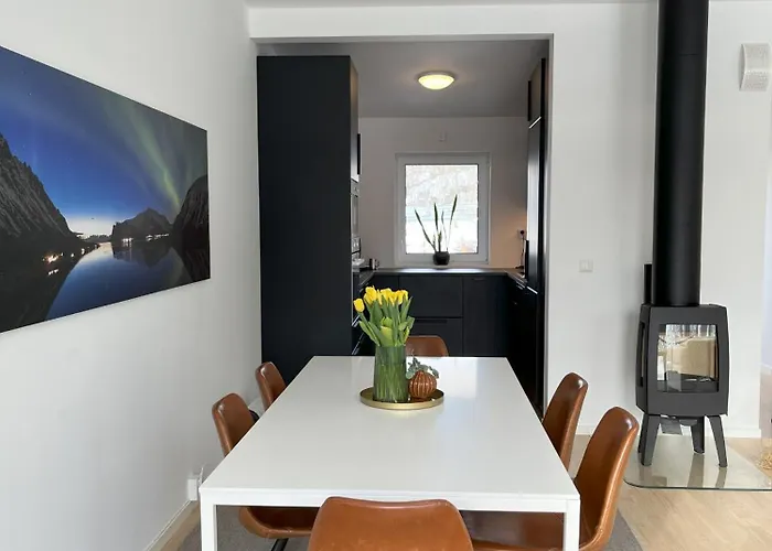 - Moderne Og Romslig Bolig Ved Havet *