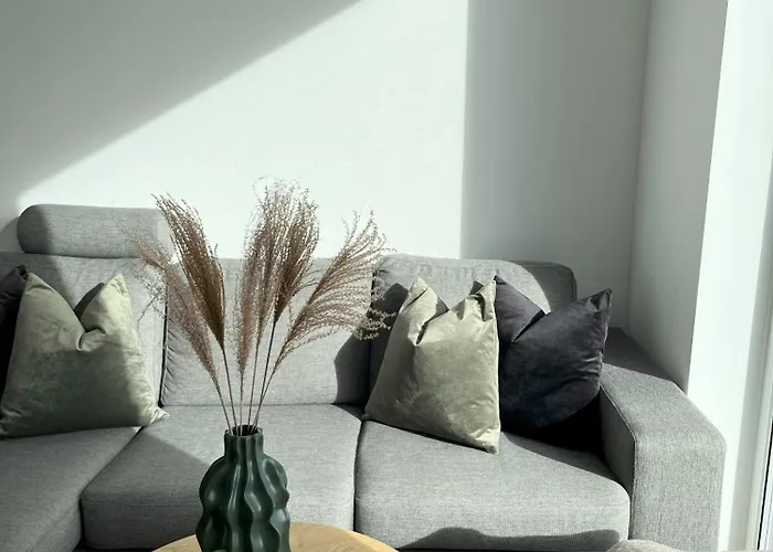 - Moderne Og Romslig Bolig Ved Havet Kabelvåg