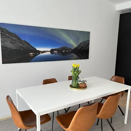 - Moderne Og Romslig Bolig Ved Havet Daire Kabelvåg