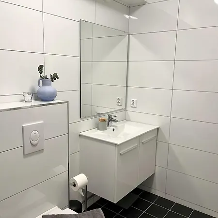 - Moderne Og Romslig Bolig Ved Havet Daire Kabelvåg
