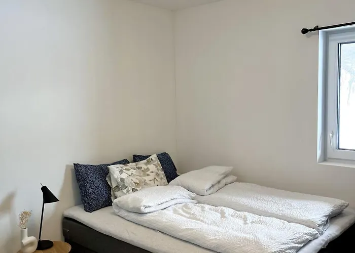 - Moderne Og Romslig Bolig Ved Havet *